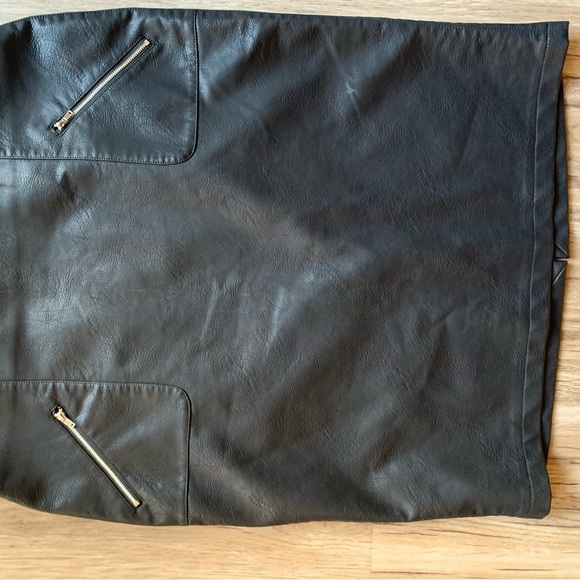 DEX plus size vegan leather skirt - 1X - Picture 4 of 6